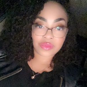 Meet your Posher, Laina